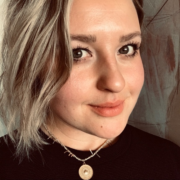 Meet your Posher, Anya - Picture 1 of 2